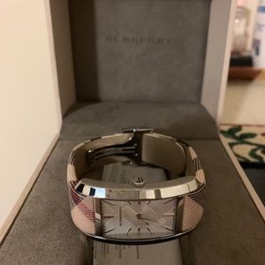 Burberry wristwatch